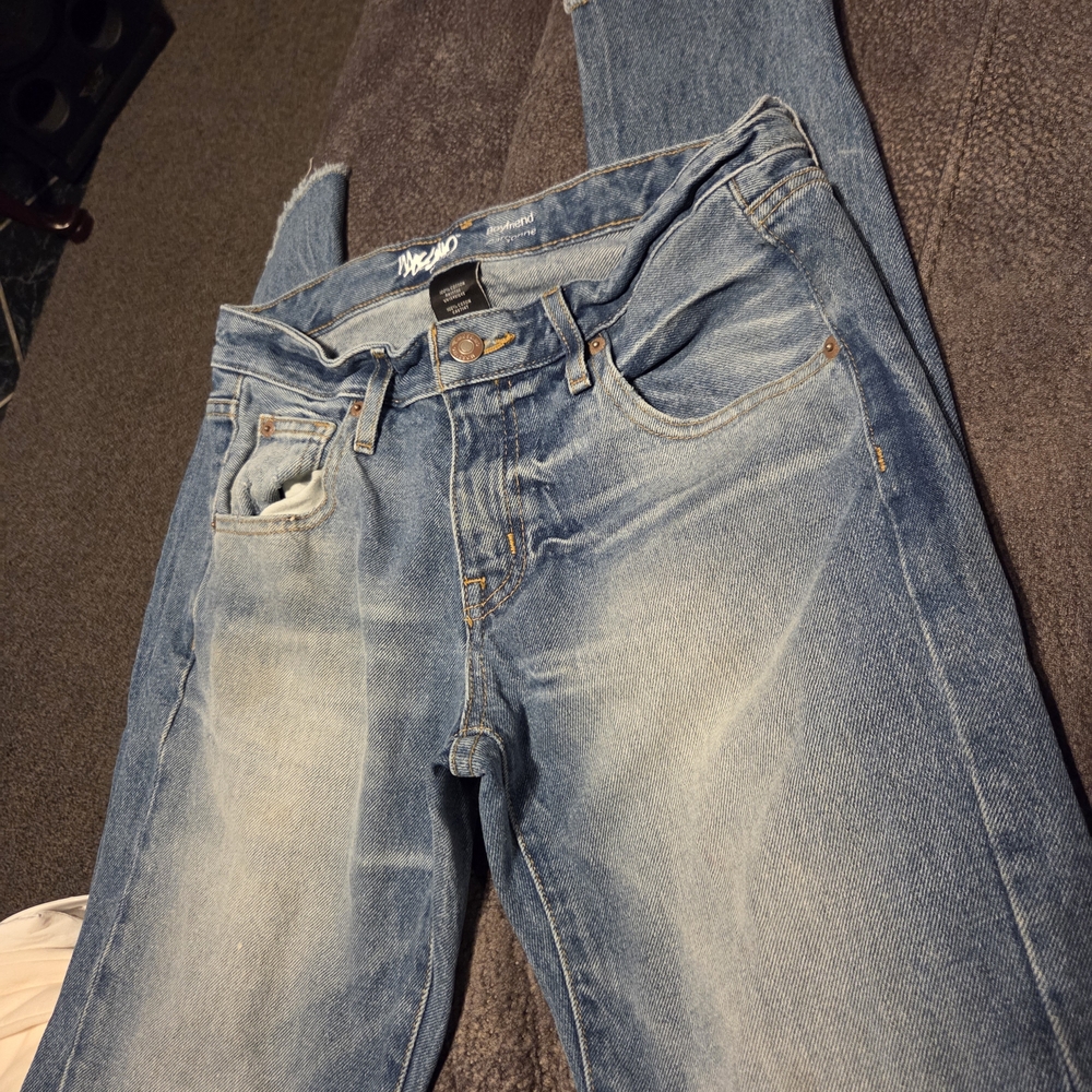 Classic Straight-Leg Women's Jeans in Light Blue Wash